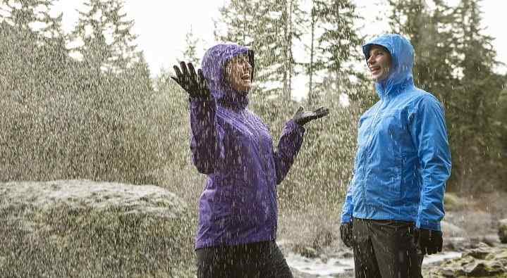 Hiking Outfit Ideas in The Rain
